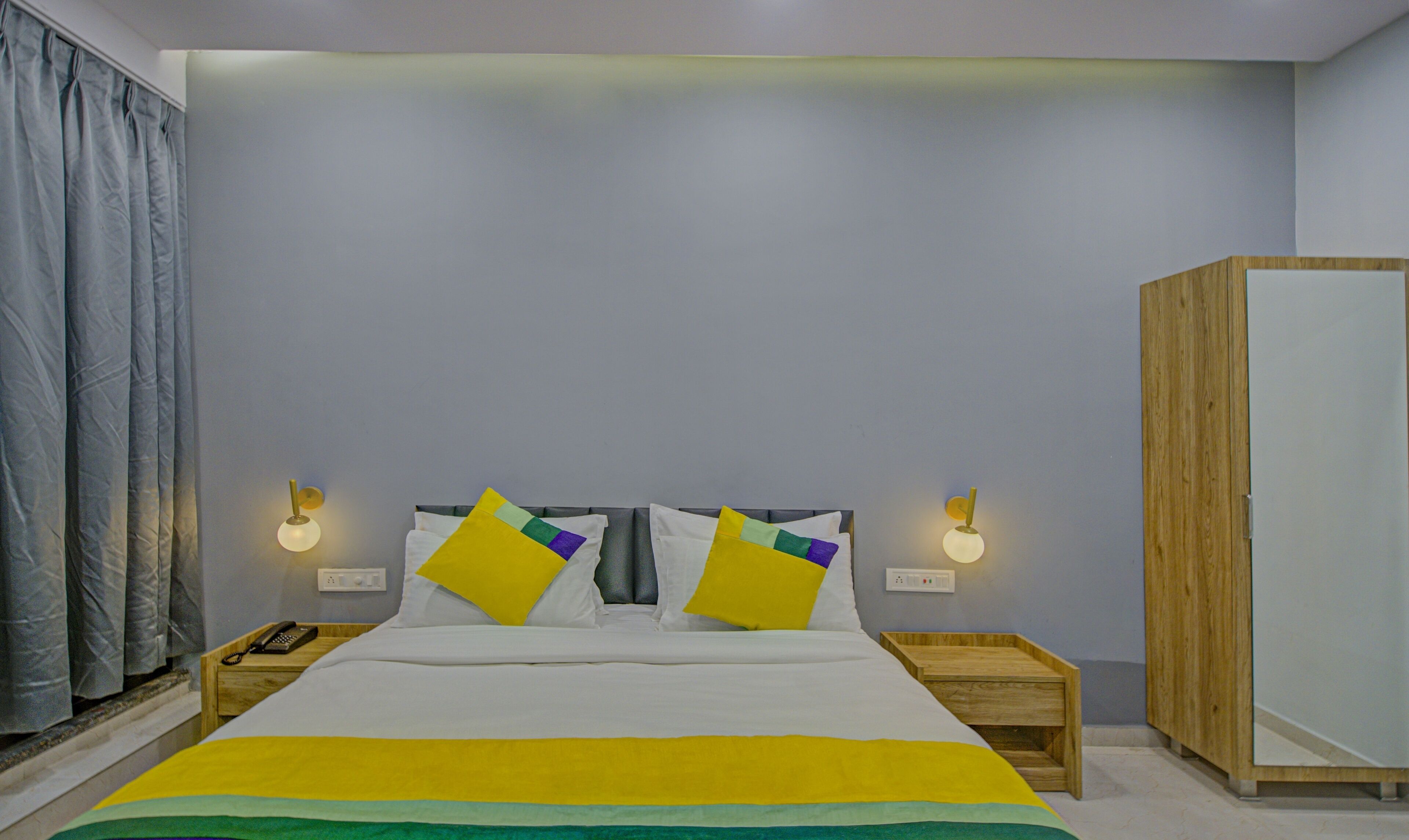 standard room with hi speed internet & working desk | desk, soundproofing, bed sheets