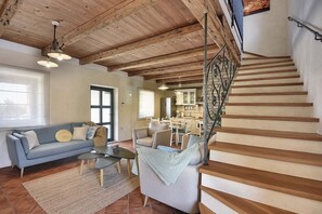 TV, fireplace, table football - Villa Azur – Private pool, wellness, and spacious garden (Muntic)