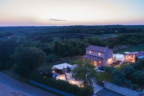 Exterior - Villa Azur – Private pool, wellness, and spacious garden (Muntic)
