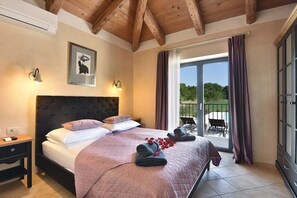 3 bedrooms, iron/ironing board, WiFi, bed sheets - Villa Azur – Private pool, wellness, and spacious garden (Muntic)