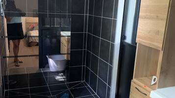 Douche, serviettes fournies