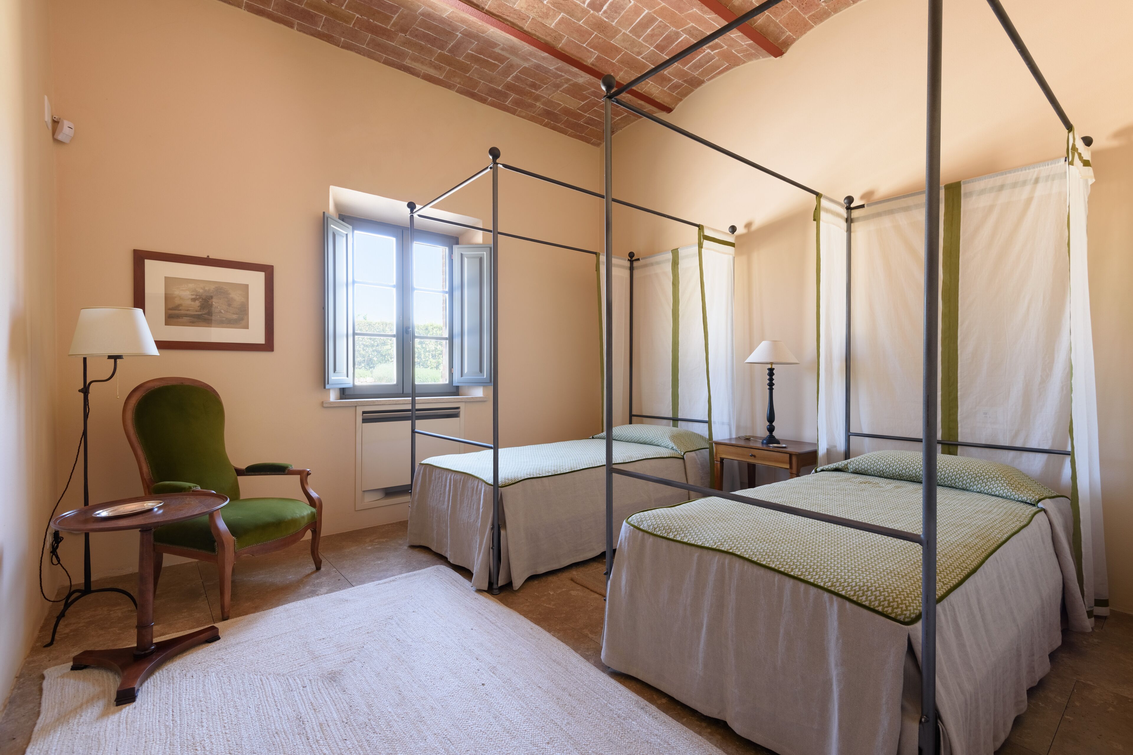 Recently restored Villa in Tuscany, sleeps 12, sw.pool, big garden, olive grove.