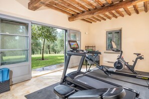 Fitness facility - Recently restored Villa in Tuscany, sleeps 12, sw.pool,  gym, big garden. (San Giovanni d' Asso)