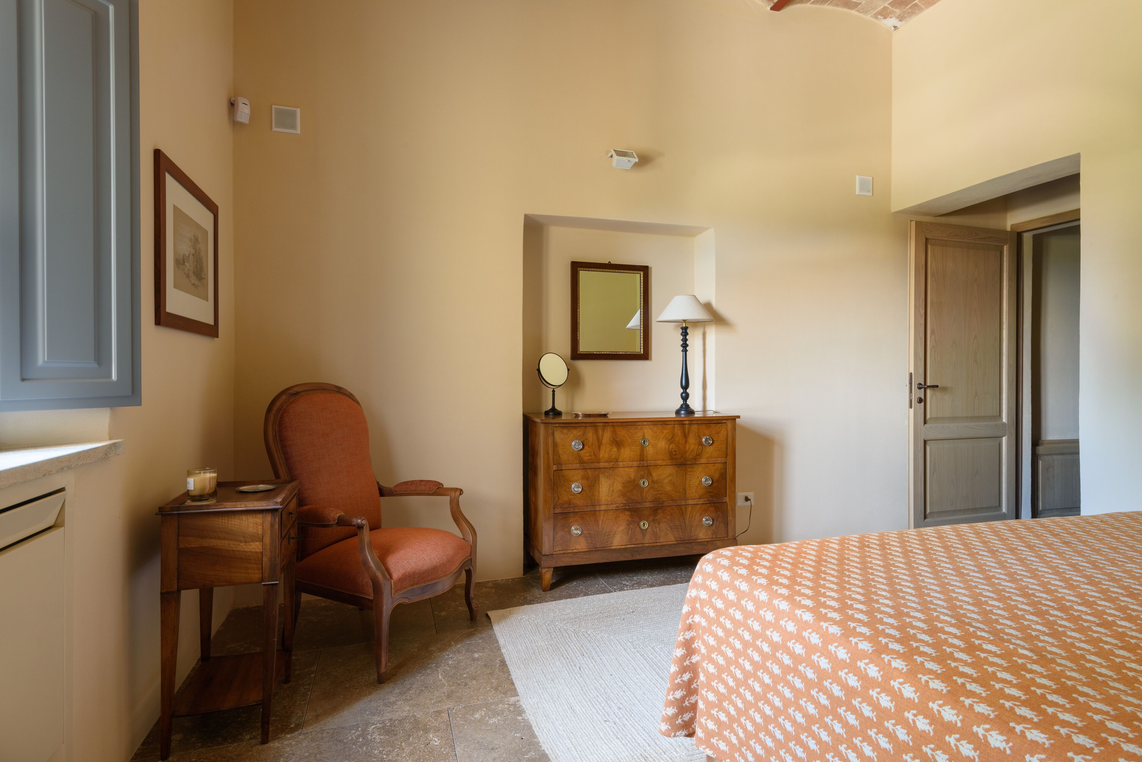 Recently restored Villa in Tuscany, sleeps 12, sw.pool, big garden, olive grove.