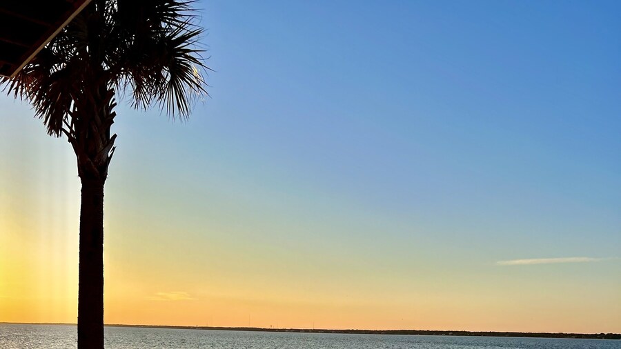 Isle Stay Awhile 5 Bedroom Home by RedAwning