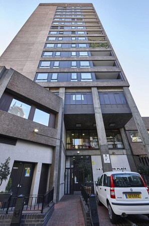 ด้านหน้าที่พัก