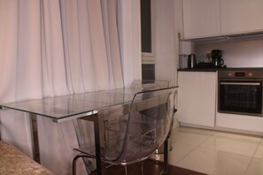 Apartment | In-room dining - The Soho Suites (London)