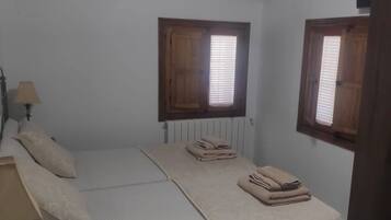 5 bedrooms, bed sheets