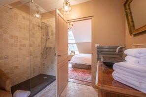 Deluxe Suite | Bathroom | Hair dryer, towels, soap, toilet paper