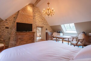 Suíte superluxo | Roupas de cama premium, frigobar, individualmente decorados