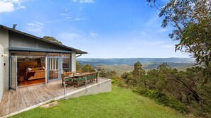 تناول الطعام بالخارج