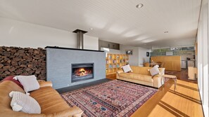 Smart TV, fireplace