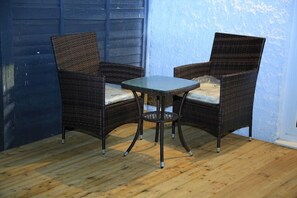 Terrace/patio - A Modern, Comfy Newly Remodeled 2BD House (Dagenham)