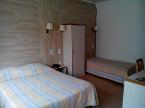 Habitación triple | Escritorio, insonorización y wifi gratis 