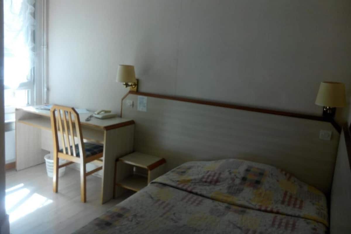 Habitación doble de uso individual | Escritorio, insonorización y wifi gratis
