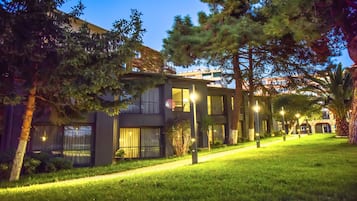 住宿正面 (夜晚)