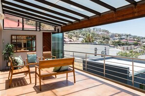 Basic House, Multiple Beds | Outdoor dining - 3 Bedroom Hilltop Home With Spectacular Views (Cape Town)