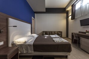 Egyptian cotton sheets, premium bedding, minibar, desk - Hotel Don Giovanni 1943 (Avola)