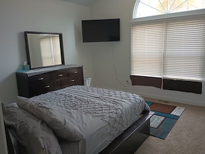 4 bedrooms, iron/ironing board, free WiFi, bed sheets