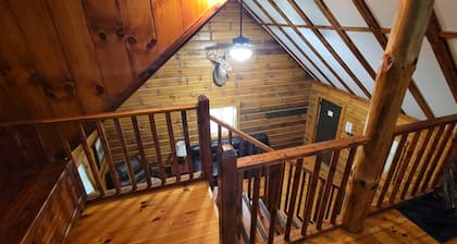 Quiet and Cozy Cabin in the woods!