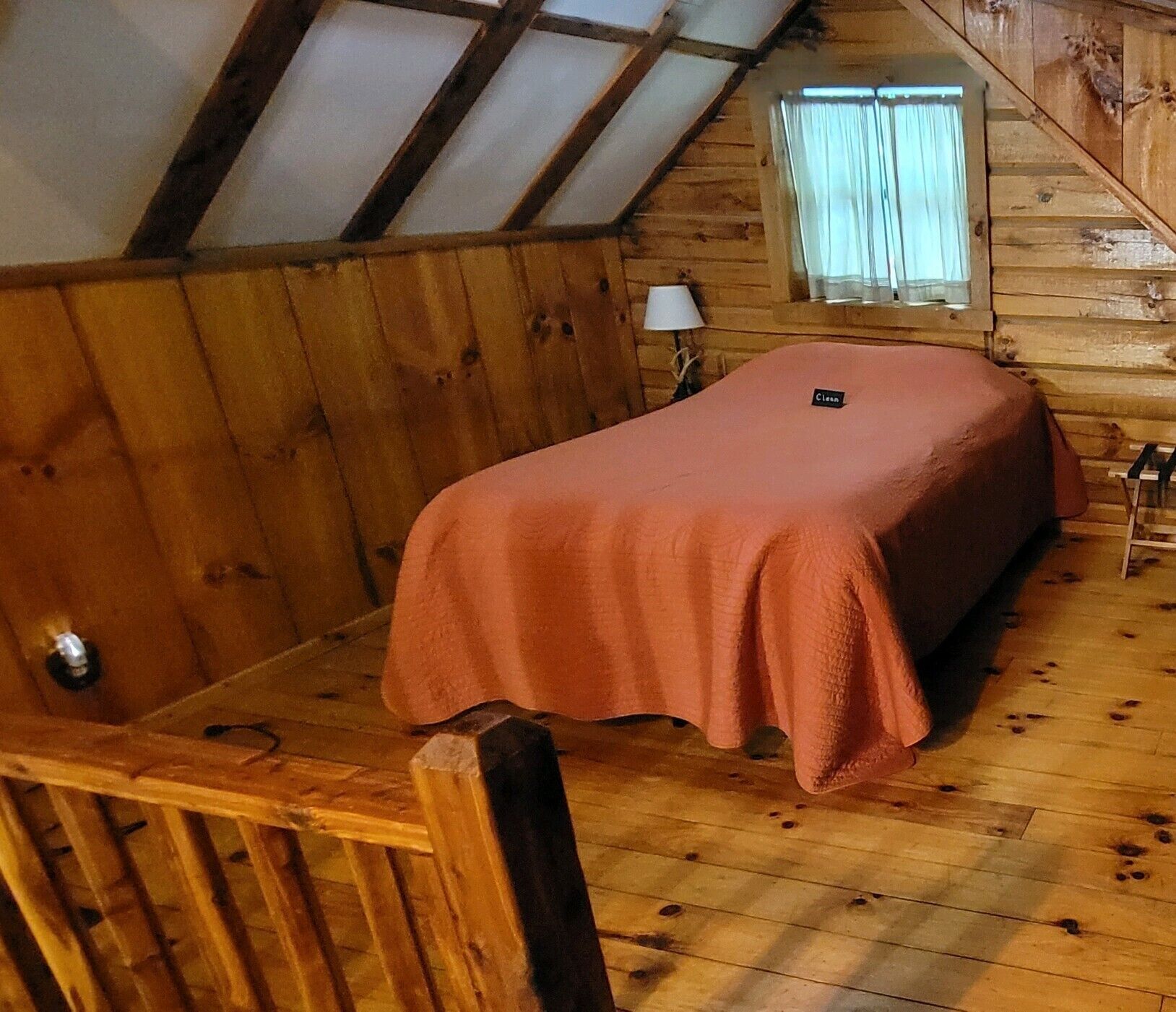 Quiet and Cozy Cabin in the woods!