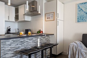 Microwave, oven, stovetop, dishwasher - TROPIC MAR sea view apartments (Benidorm)