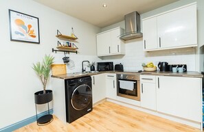 Fridge, microwave, oven, stovetop - Bridgewater three 'for a boutique stay by the sea' (Morecambe)