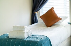 2 bedrooms, desk, iron/ironing board, WiFi - Bridgewater three 'for a boutique stay by the sea' (Morecambe)