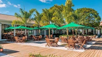 Vila | Tempat makan outdoor
