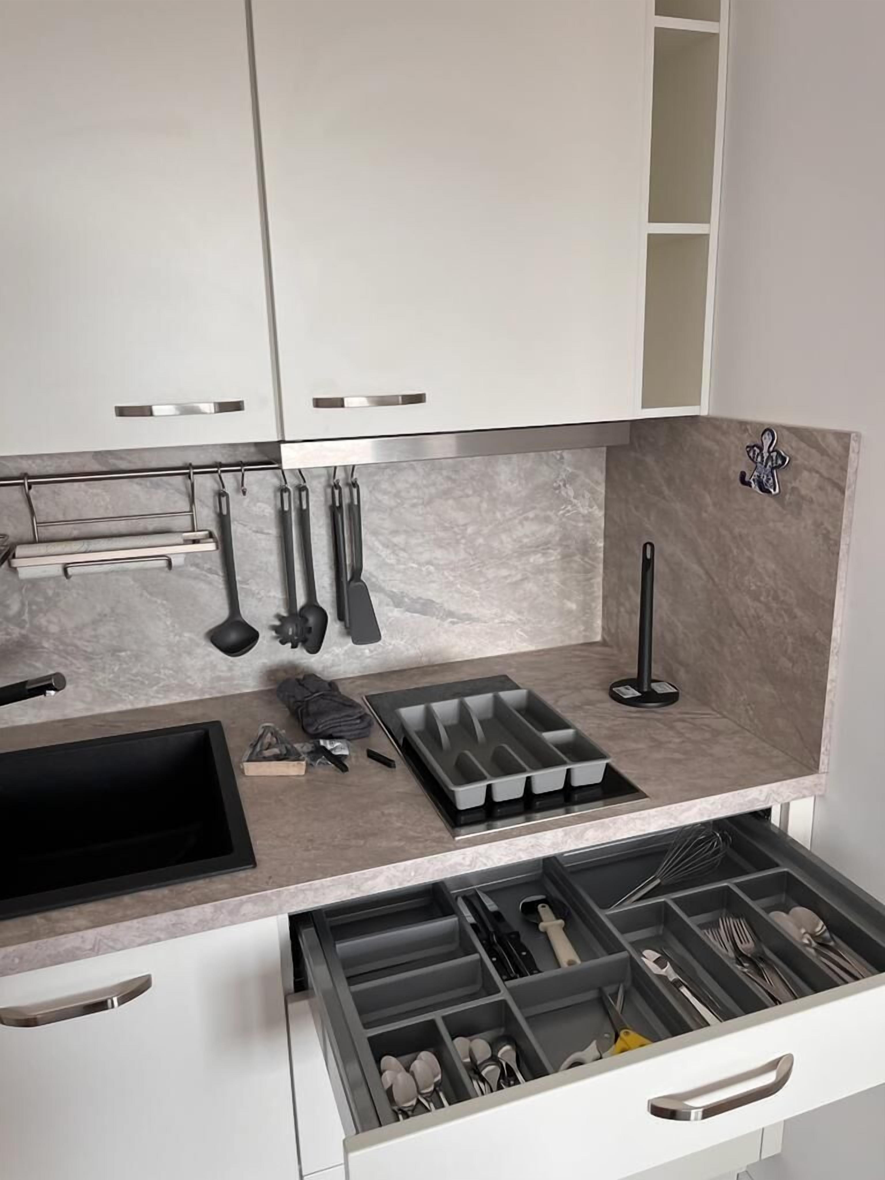 Apartment | Private kitchen | Fridge, oven, stovetop, coffee/tea maker