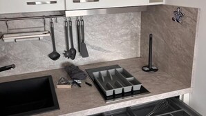 アパートメント | 専用キッチン | コーヒー / ティーメーカー、冷蔵庫、オーブン、コンロ