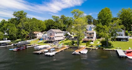 Waterfront Cottage at Highland Lake w/dock