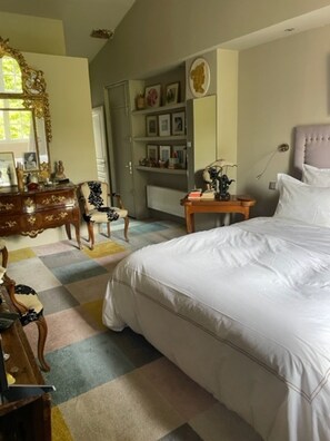 5 bedrooms, WiFi, bed sheets