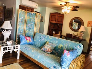 Grand Suite | Living area | 23-inch Smart TV with satellite channels, TV, Netflix - Coral Cove Inn (Placencia)