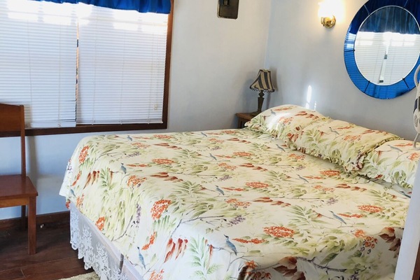 Habitación individual romántica | Edredón y caja de seguridad en la habitación
