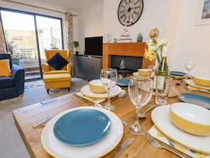 Dining - Tennyson View (Totland Bay)