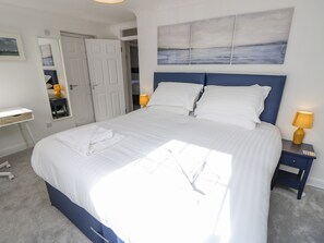 3 camere, con stile personalizzato, con arredamento individuale