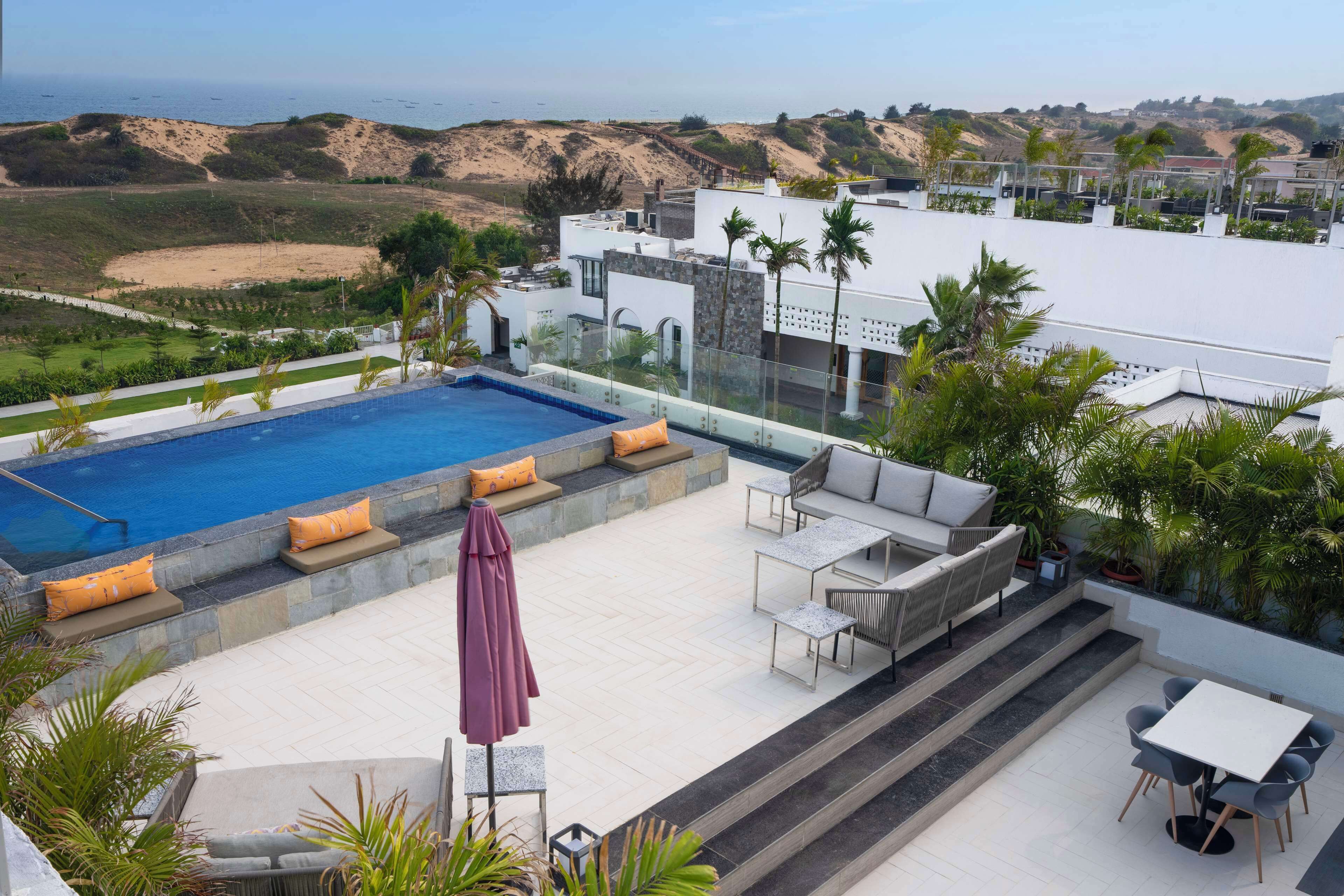 Suite - ikke-ryger | Premium-sengetøj, dundyner, minibar, pengeskab på værelset