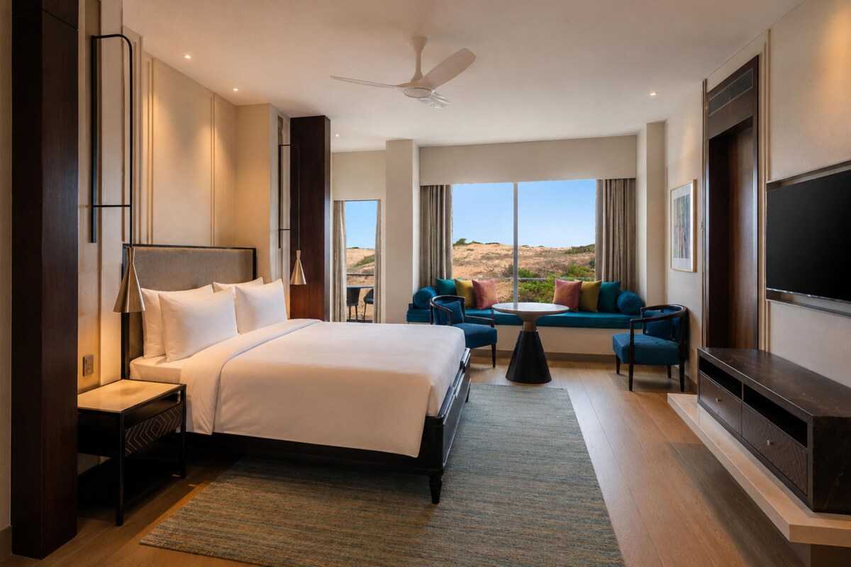 Premium Room, Non Smoking | Premium bedding, down duvets, minibar, in-room safe