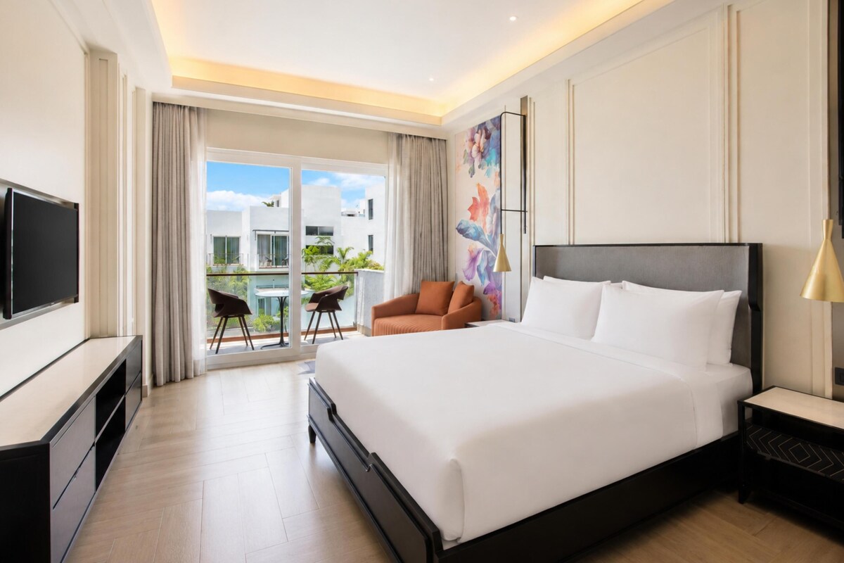 Superior Room, Non Smoking | Premium bedding, down duvets, minibar, in-room safe