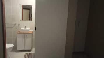 Business Twin Room | Bathroom