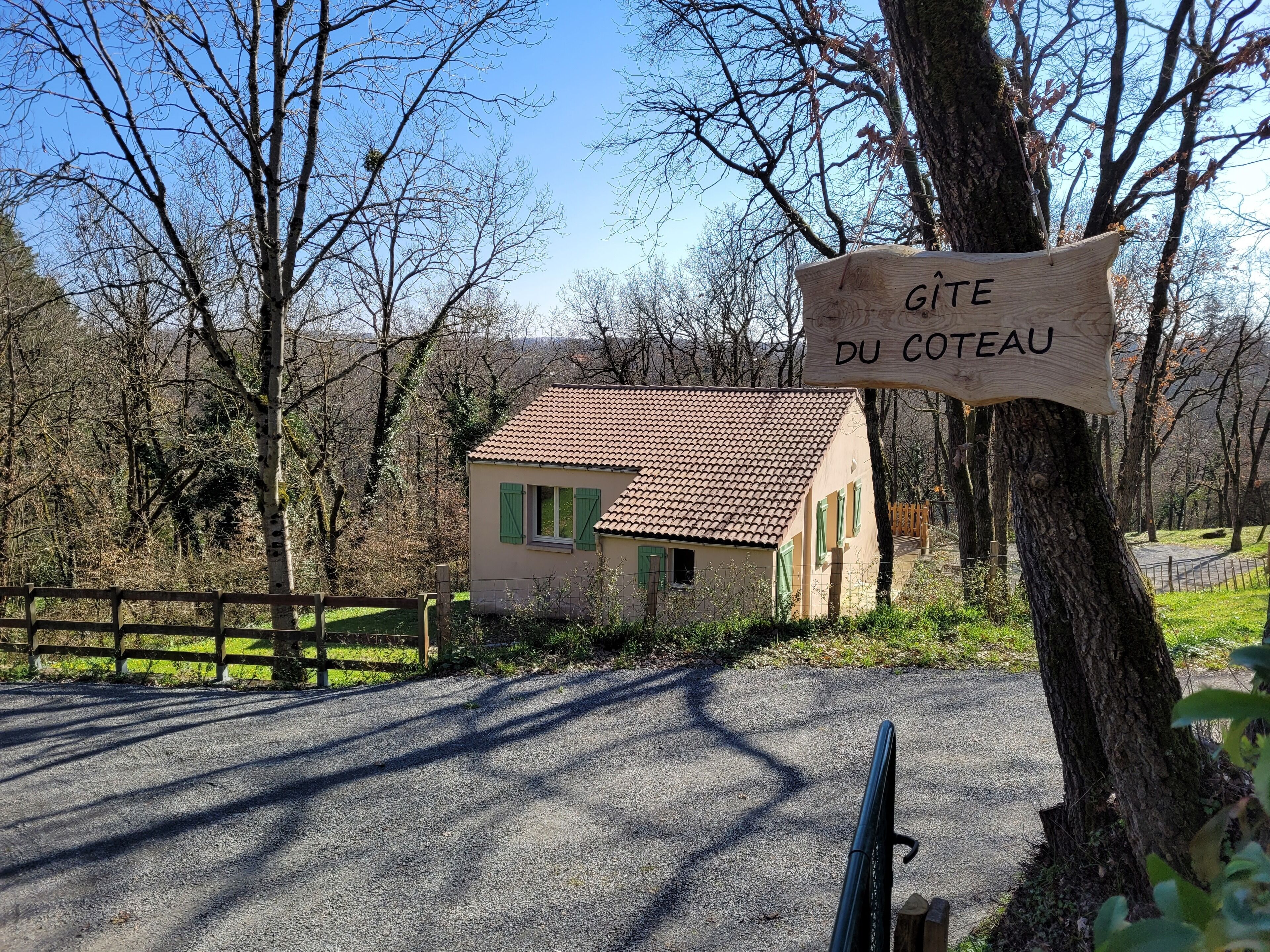 "Cottage 5 people 3 bedrooms in a wooded hillside"
