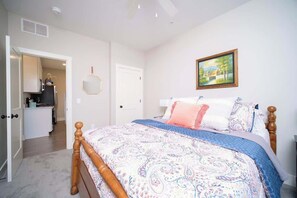 2 bedrooms, iron/ironing board, WiFi, bed sheets