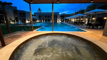 2 outdoor pools