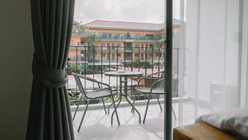 Deluxe Room | 1 bedroom, minibar, individually decorated, individually furnished
