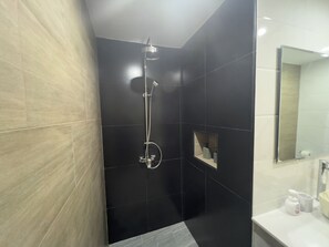 Panoramic Apartment | Bathroom