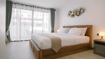Deluxe Room | 1 bedroom, minibar, individually decorated, individually furnished