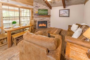 Smart TV, fireplace, DVD player - Reel ‘em Inn! Private Lakefront Cabin w/boat slip! (Branson)