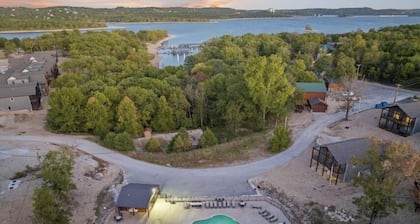 Reel ‘em Inn! Private Lakefront Cabin w/boat slip!