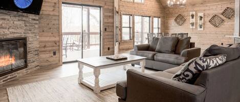 TV connectée, cheminée, table de tennis de table